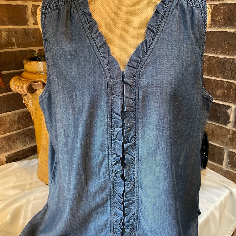 Liz Claiborne Sleeveless Shirt